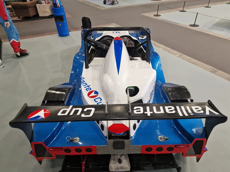 Cockpit et capot vus de haut